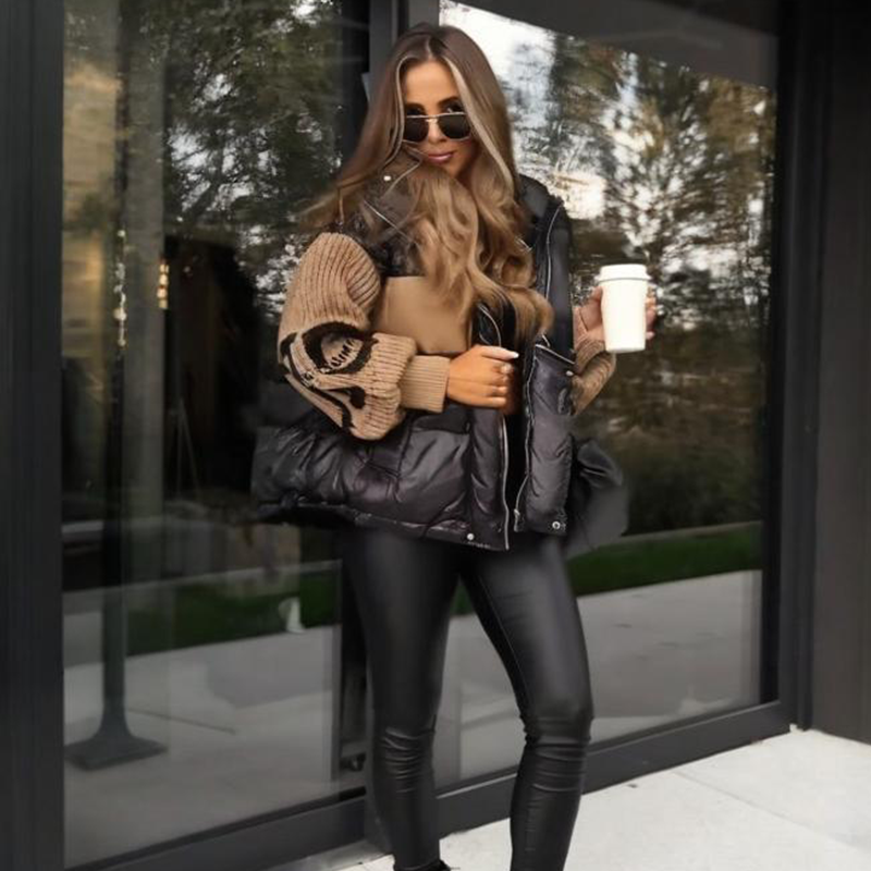 ❤️2025 Halbpreis-Ausverkauf🧥❄️ Damen-Steppjacke mit Kapuze, Strickärmeln und Patchwork-Design